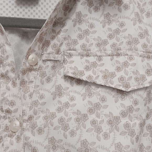 REI Women's Button Down Sahara Shirt - Picture 8 of 12